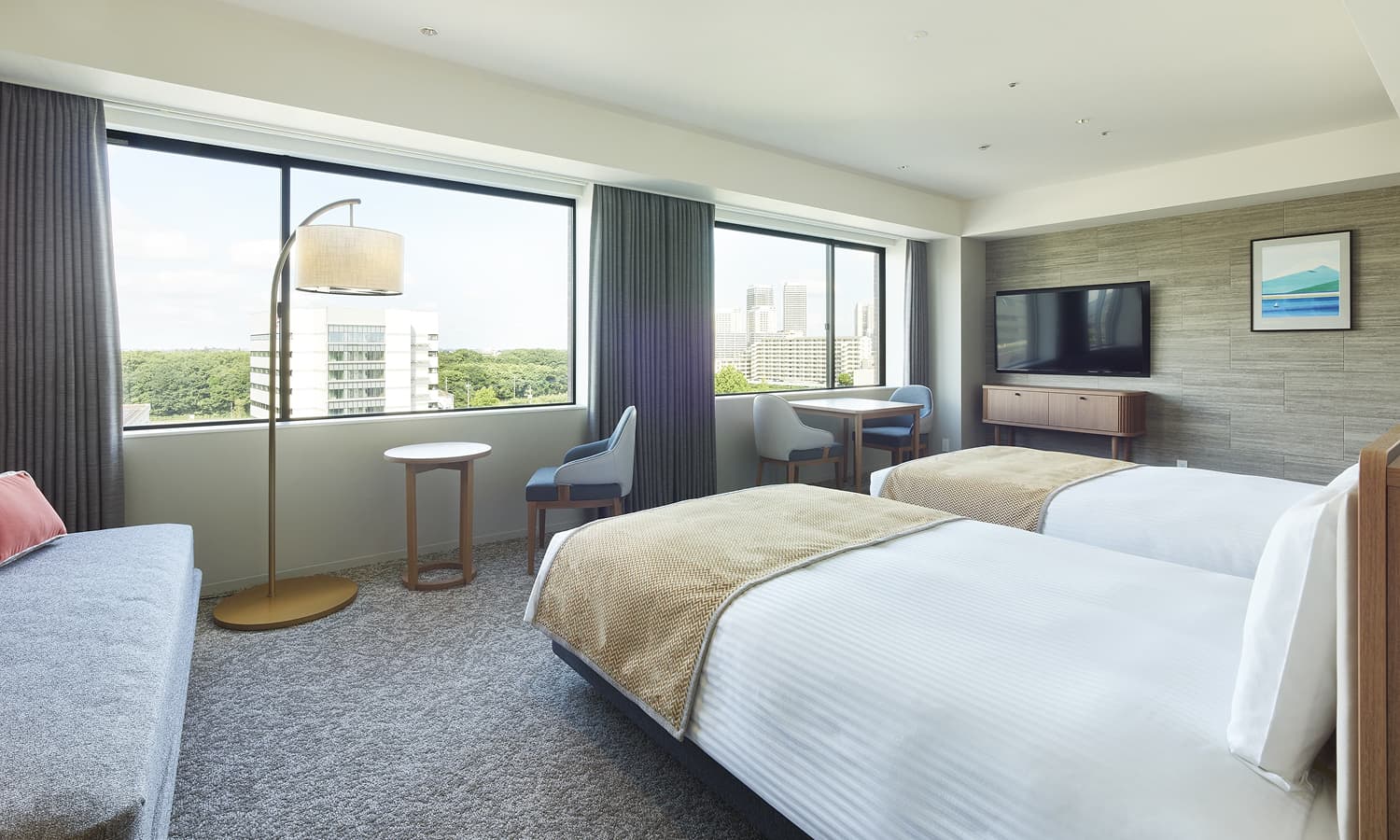 이그제큐티브 트윈(+주방)룸에는 침대 2개(+추가), 좌석 공간, 벽걸이 TV, 울창한 녹음이 우거진 창밖 풍경을 감상할 수 있는 창이 있습니다.