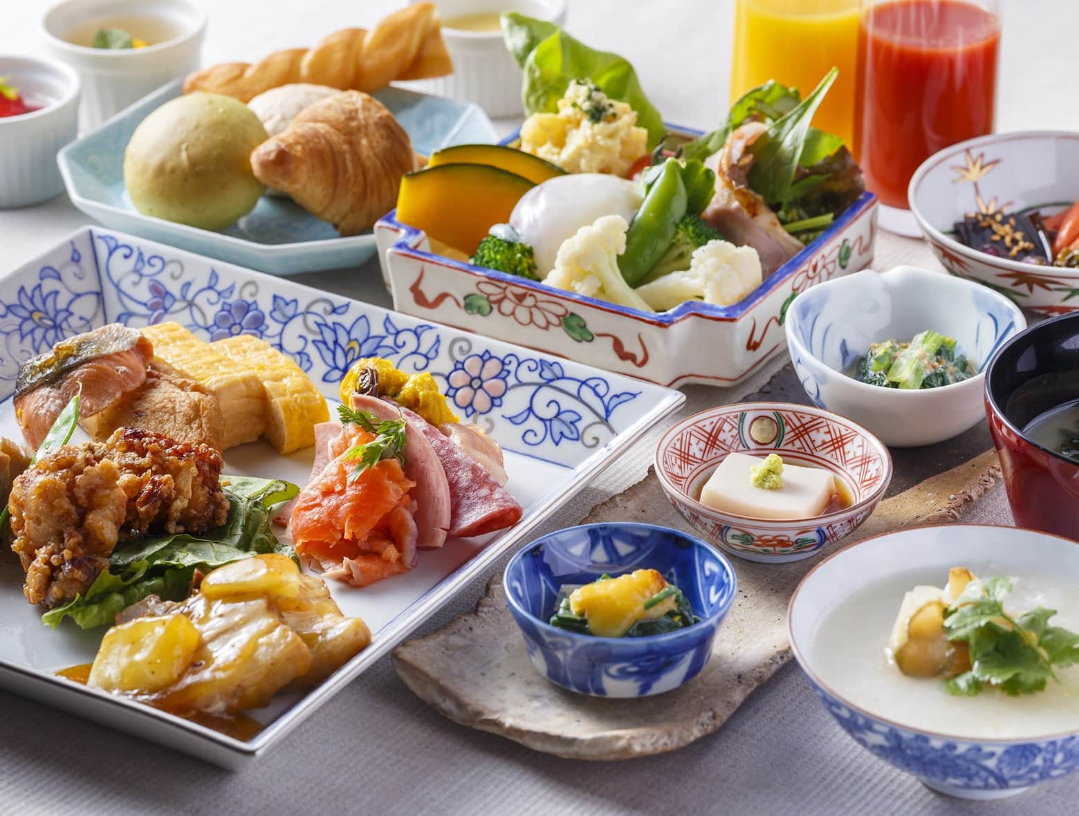 Our Japanese-Western breakfast buffet featuring fresh vegetables, bread, and Kyushu specialties such as kara-age, chiken nanban, and rolled egg.
