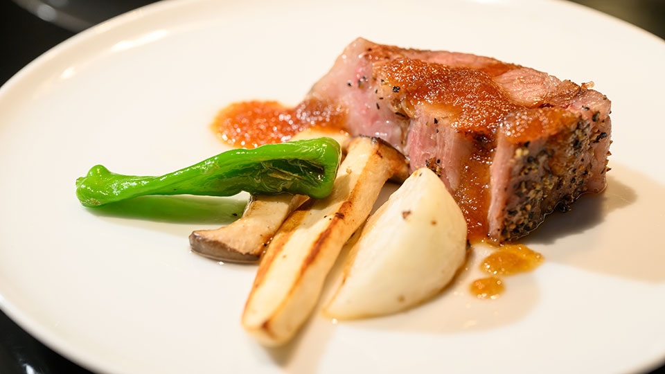 北海道产猪肉与时令蔬菜的烤制料理