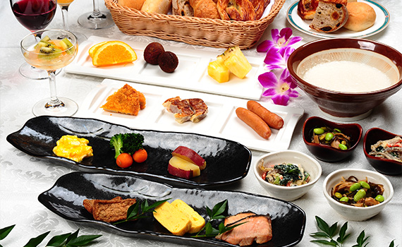 현지 생산 식재료를 통해 히로시마의 독특한 맛과 서비스를 대접합니다.