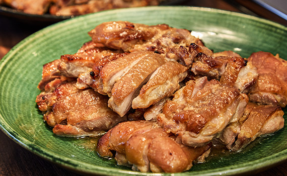 台湾産 鶏と豚の味噌漬焼き
